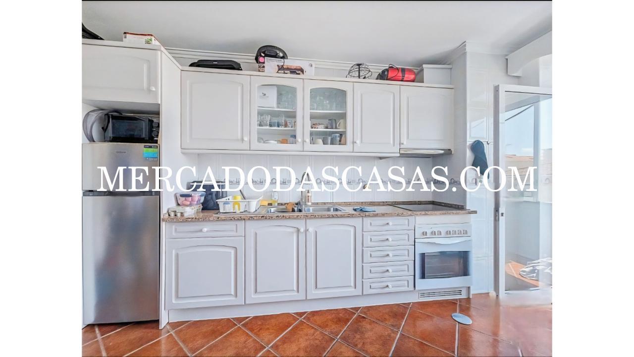 Apartamento T2+1 com Vista Mar na Praia do...