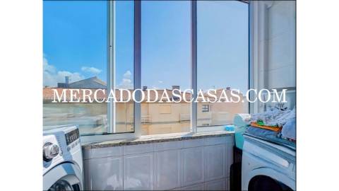 Apartamento T2+1 com Vista Mar na Praia do...