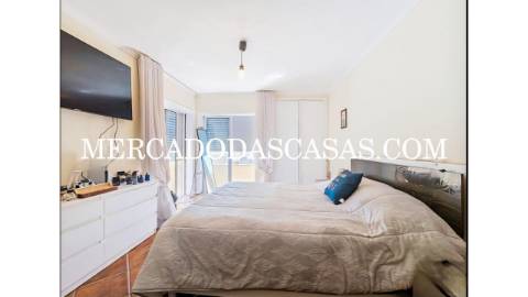 Apartamento T2+1 com Vista Mar na Praia do...