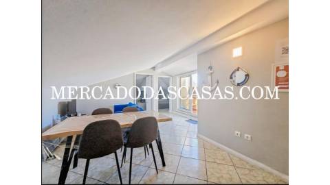 Apartamento T2+1 com Vista Mar na Praia do...