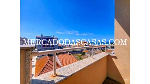 Apartamento T2+1 com Vista Mar na Praia do...