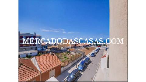 Apartamento T2+1 com Vista Mar na Praia do...