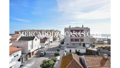 Apartamento T2+1 com Vista Mar na Praia do...