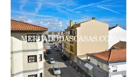 Apartamento T2+1 com Vista Mar na Praia do...