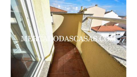 Apartamento T2+1 com Vista Mar na Praia do...