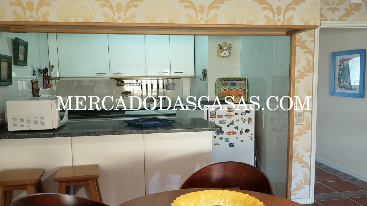 Apartamento T2 inserido em pequeno pr&eacute;dio...