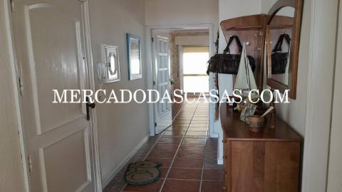 Apartamento T2 inserido em pequeno pr&eacute;dio...