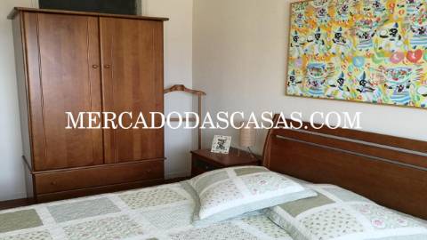 Apartamento T2 inserido em pequeno pr&eacute;dio...