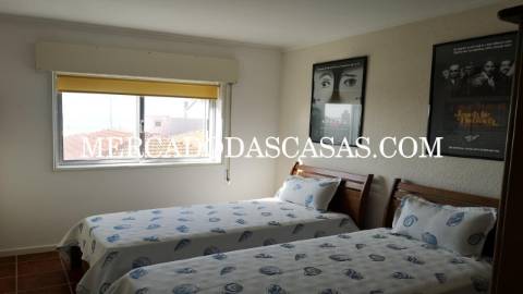 Apartamento T2 inserido em pequeno pr&eacute;dio...