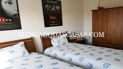 Apartamento T2 inserido em pequeno pr&eacute;dio...