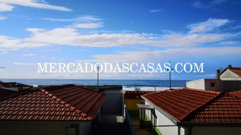 Apartamento T2 inserido em pequeno pr&eacute;dio...