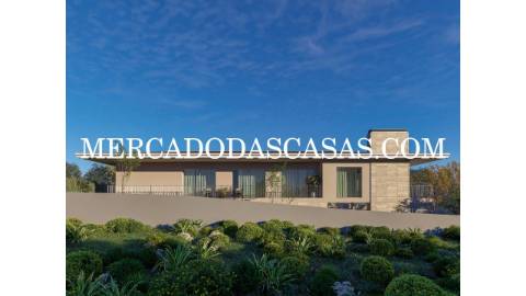 Terreno urbano com 740m2, situado numa...