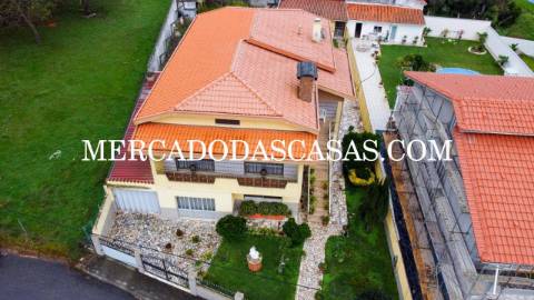 Moradia T4 + s&oacute;t&atilde;o localizada em...