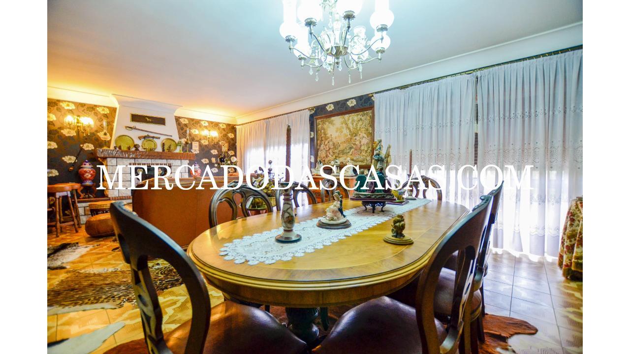 Moradia T4 + s&oacute;t&atilde;o localizada em...