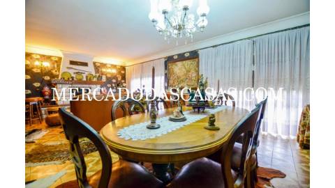 Moradia T4 + s&oacute;t&atilde;o localizada em...