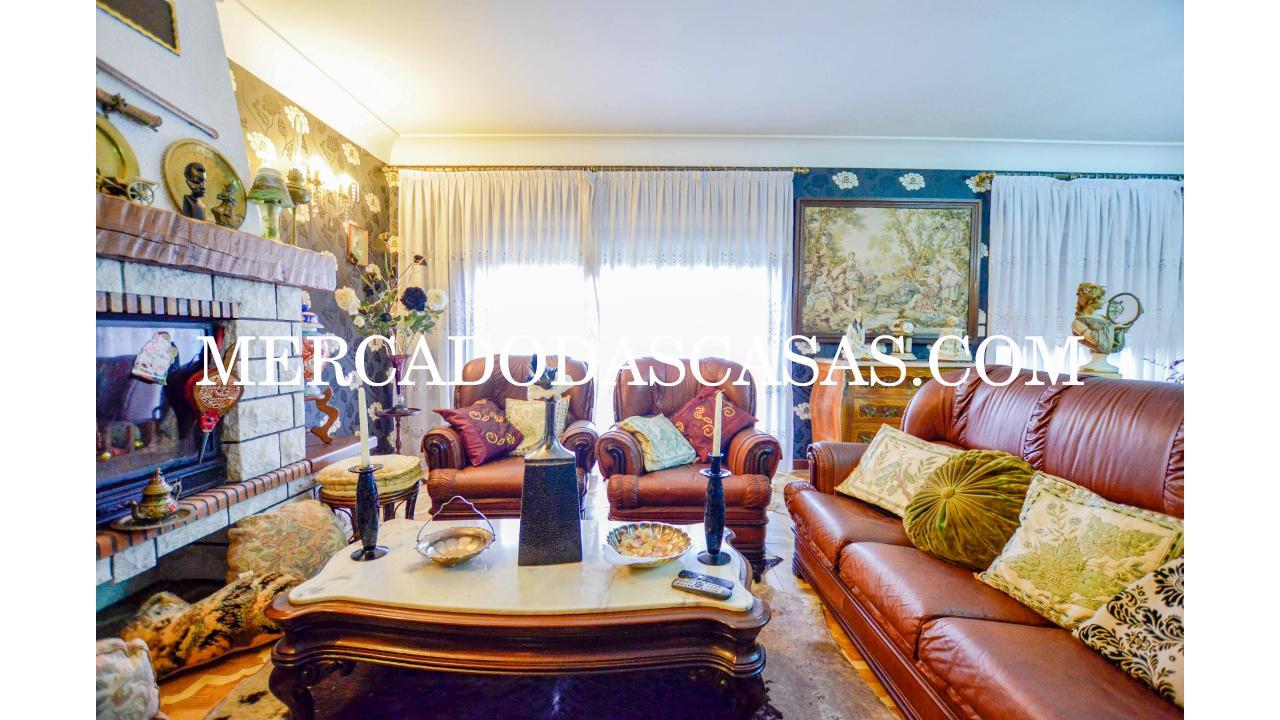 Moradia T4 + s&oacute;t&atilde;o localizada em...