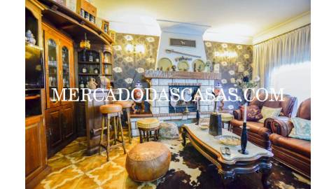 Moradia T4 + s&oacute;t&atilde;o localizada em...