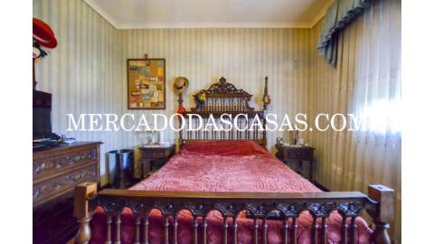 Moradia T4 + s&oacute;t&atilde;o localizada em...