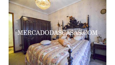 Moradia T4 + s&oacute;t&atilde;o localizada em...