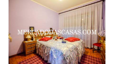 Moradia T4 + s&oacute;t&atilde;o localizada em...