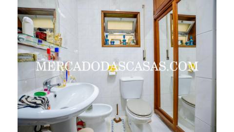 Moradia T4 + s&oacute;t&atilde;o localizada em...