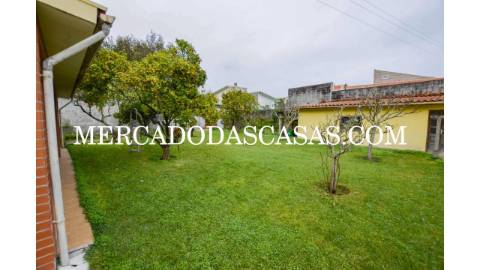 Moradia T4 + s&oacute;t&atilde;o localizada em...