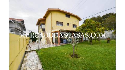 Moradia T4 + s&oacute;t&atilde;o localizada em...