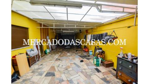 Moradia T4 + s&oacute;t&atilde;o localizada em...