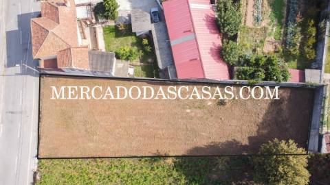 Apresentamos este excelente terreno com 903m²,...