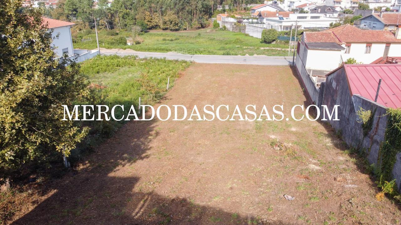 Apresentamos este excelente terreno com 903m²,...