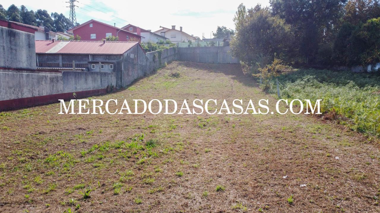 Apresentamos este excelente terreno com 903m²,...