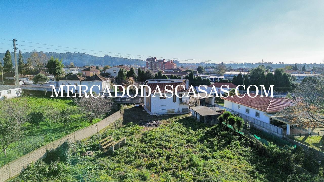 Moradia Isolada bifamiliar T3 no primeiro andar e...