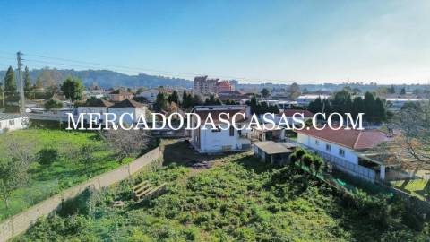 Moradia Isolada bifamiliar T3 no primeiro andar e...