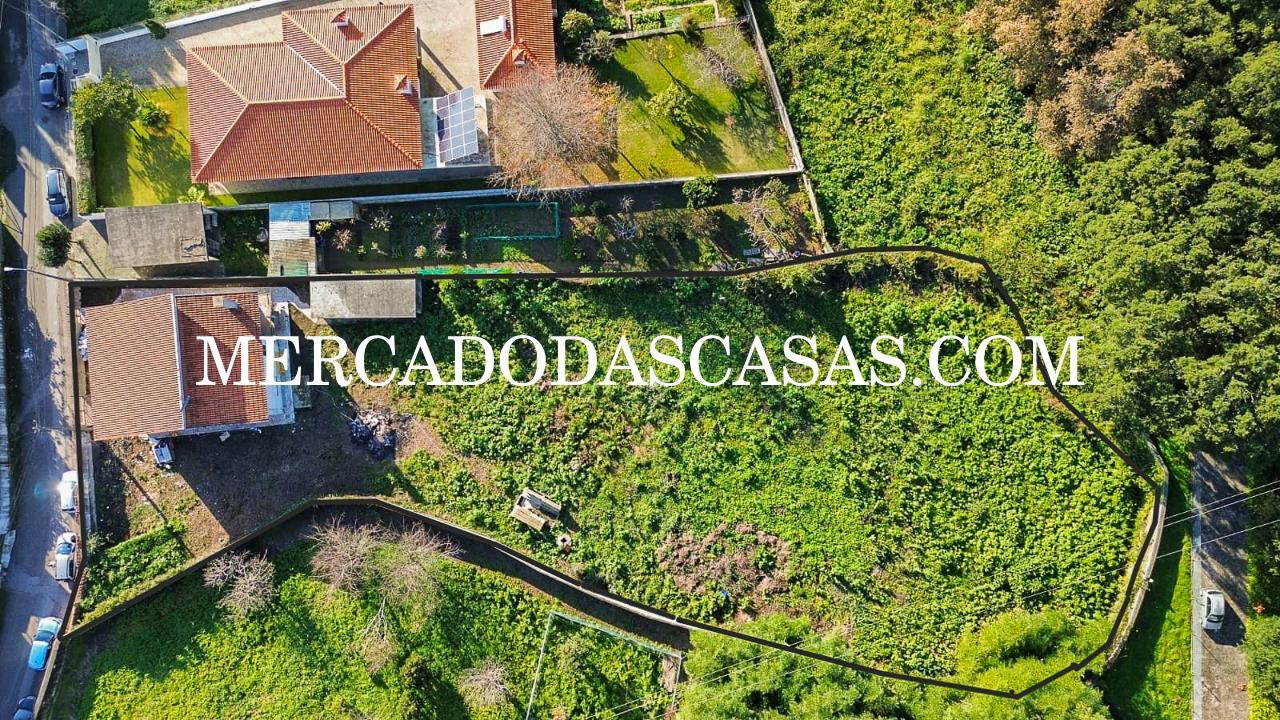 Moradia Isolada bifamiliar T3 no primeiro andar e...