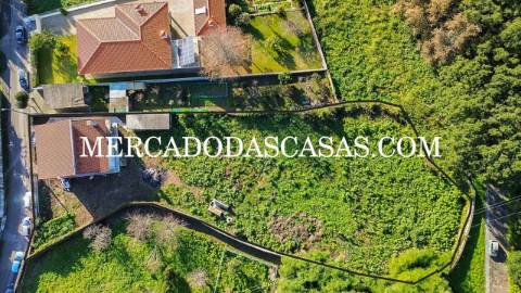 Moradia Isolada bifamiliar T3 no primeiro andar e...