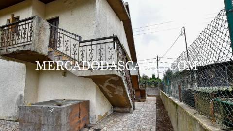 Moradia Isolada bifamiliar T3 no primeiro andar e...