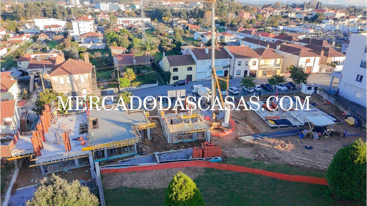 Moradias em Constru&ccedil;&atilde;o,...