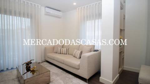 Apartamento T2, com bastante luz natural e...