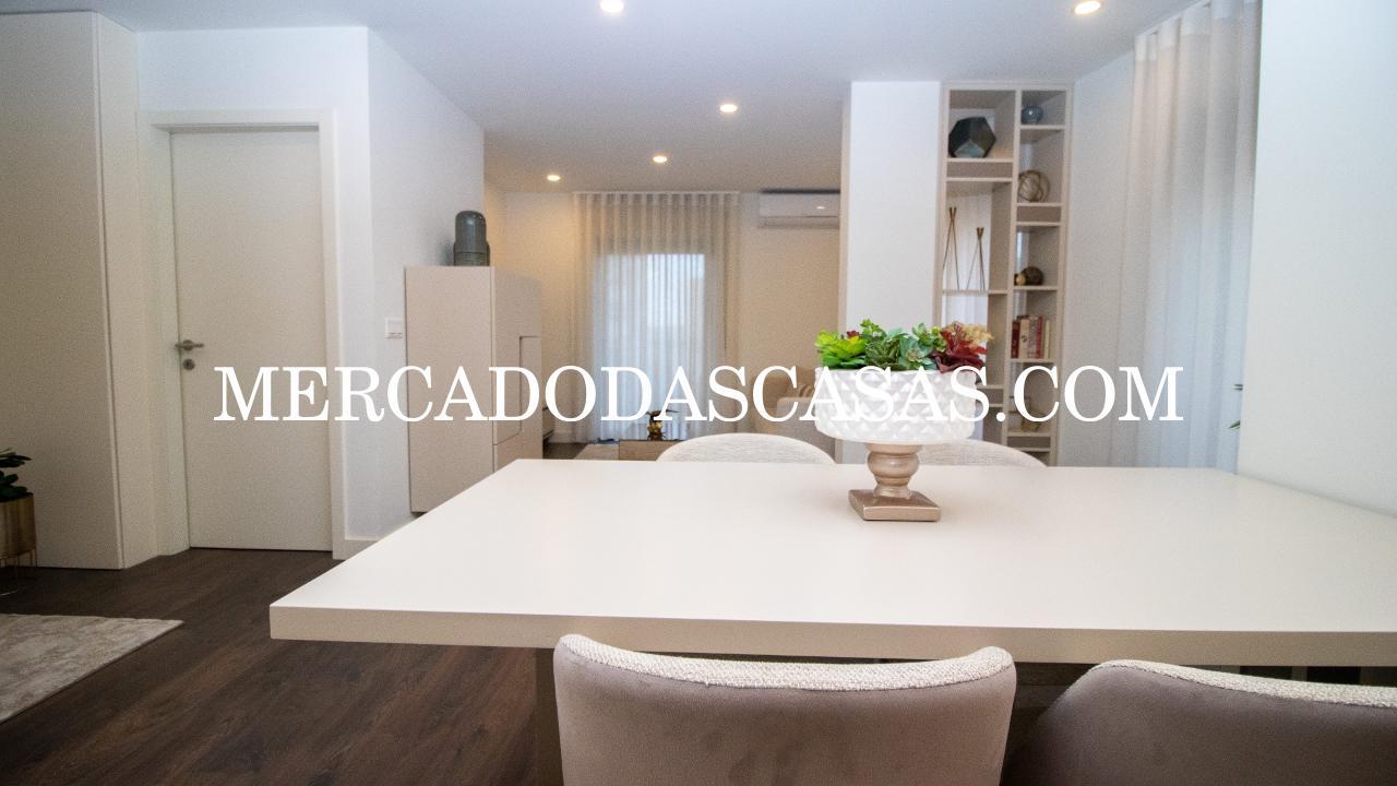 Apartamento T2, com bastante luz natural e...