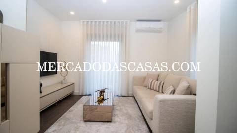 Apartamento T2, com bastante luz natural e...