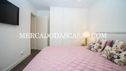 Apartamento T2, com bastante luz natural e...