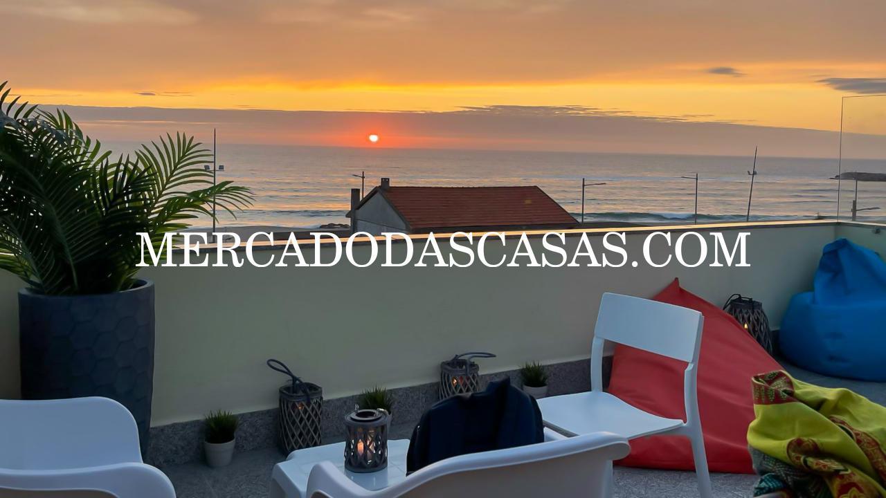 Apartamento T2 inserido em pequeno pr&eacute;dio...