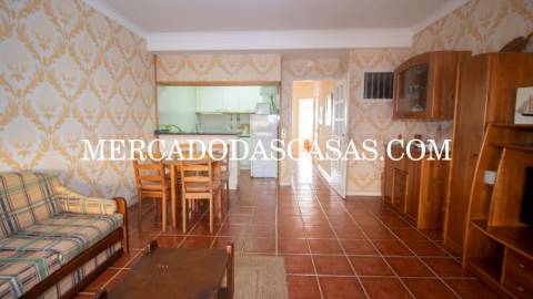 Apartamento T2 inserido em pequeno pr&eacute;dio...