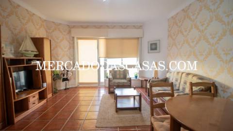 Apartamento T2 inserido em pequeno pr&eacute;dio...