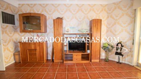 Apartamento T2 inserido em pequeno pr&eacute;dio...