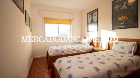 Apartamento T2 inserido em pequeno pr&eacute;dio...