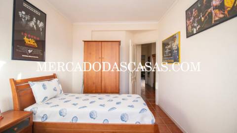 Apartamento T2 inserido em pequeno pr&eacute;dio...