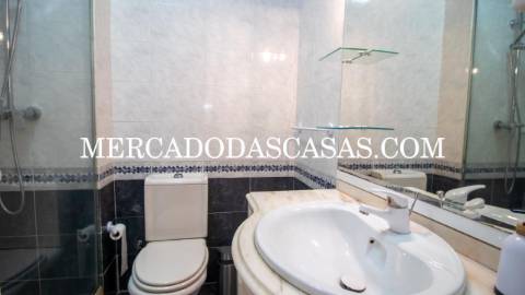 Apartamento T2 inserido em pequeno pr&eacute;dio...