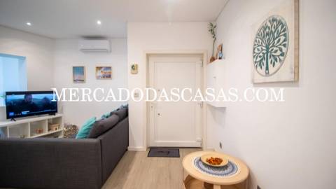 Apartamento T2 Mobilado em Primeira Linha de Mar...