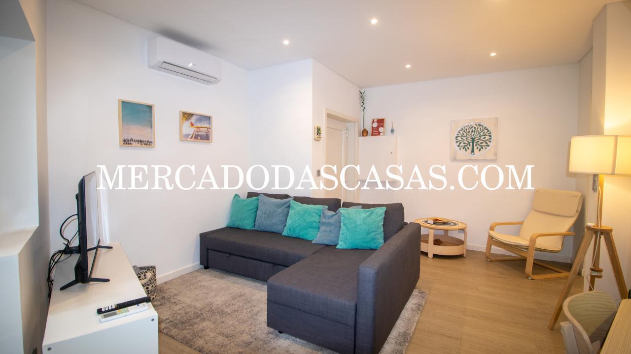Apartamento T2 Mobilado em Primeira Linha de Mar...